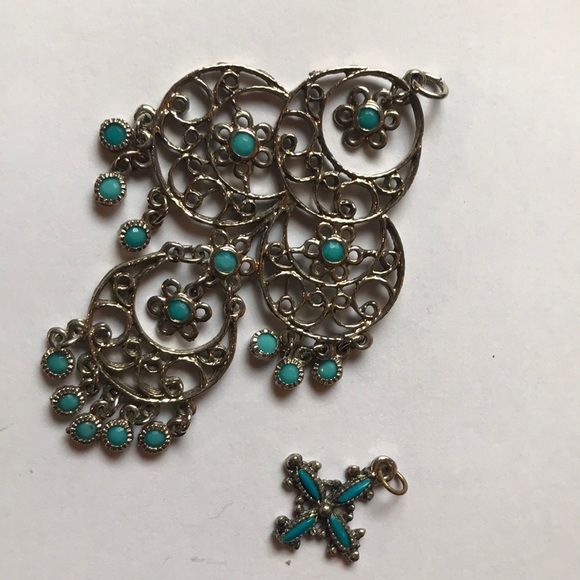 Turquoise set in silver pendants(2) - Picture 1 of 2